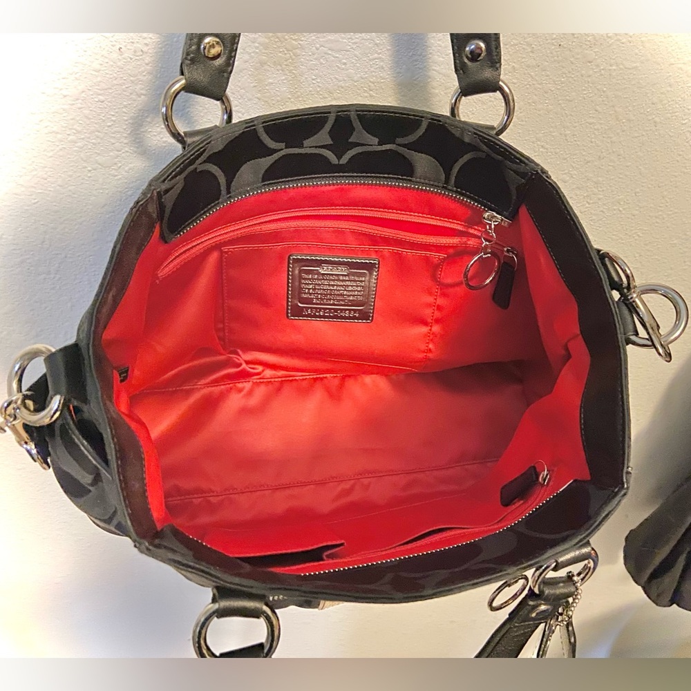 NWOT Coach 2009 Blk. Sateen “Poppy” Authentic in perfect condition. 15 x 10 in. - Picture 5 of 16